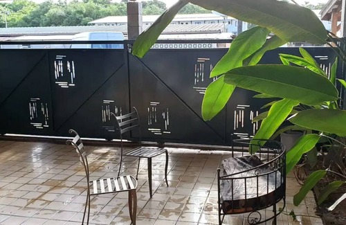 Cayenne House | T4 OF WHICH OFFICE IDEAL FOR MEDIUM-TERM MISSIONS ADAPTABLE RENT