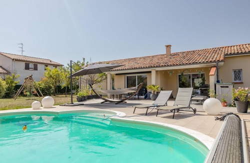Daux Villa | T5 air-conditioned family villa with swimming pool, garden, equipped fitness room