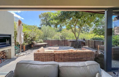 Newlands House | TABLE MOUNTAIN VILLA