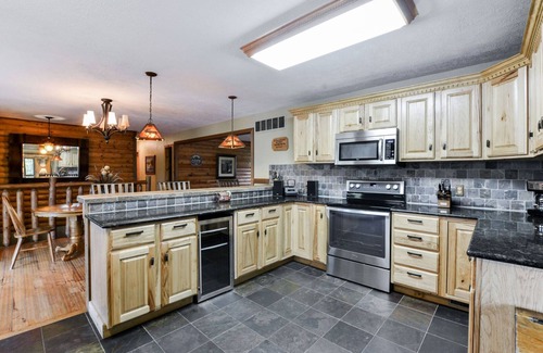 Kimberling City Cabin | Table Rock Lodge - True Lake Front with Dock on 2 Acres
