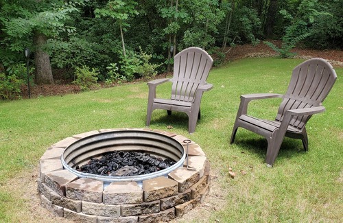 Pickens Cabin | Table Rock Retreat. Cozy cabin with hot tub