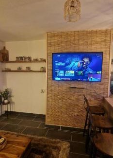 Gabalfa Apartment | Taff Cottage - Cosy & stylish getaway by River Taff