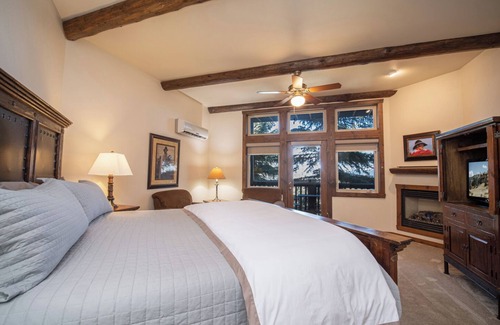 Estes Park Hotel | Taharaa Mountain Lodge