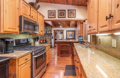 Tahoe Sierra Estates House | Tahoe City 4BR 4 Full Bathroom Home Near Palisades Close to Town