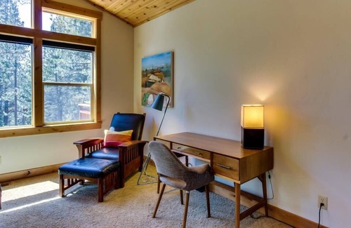 Truckee House | Tahoe Donner modern: Perfect for 3 families! 3 King/6 Twin. 4 BA, Cook's Kitchen