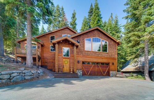 Truckee Cabin | Tahoe Donner Mountain Cabin: Surrounded by Forest!