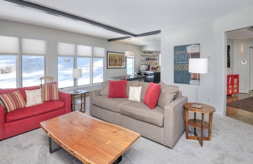 Highland Meadows House | Tahoe Drive | 4BD Mountain Retreat with Private Hot Tub