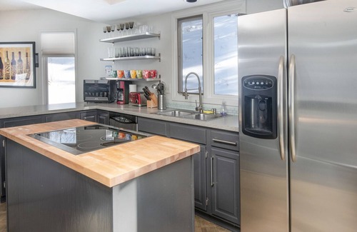 Highland Meadows House | Tahoe Drive | 4BD Mountain Retreat with Private Hot Tub