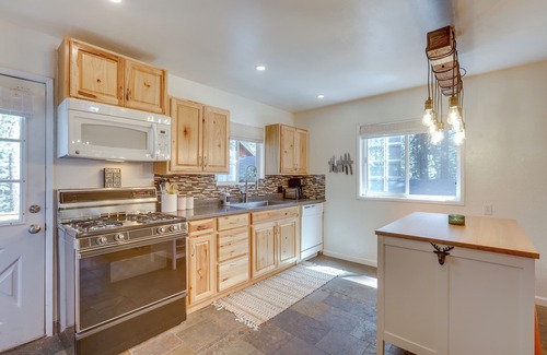 Tahoe Paradise Cabin | Tahoe Home in the Pines: Quiet Neighborhood!
