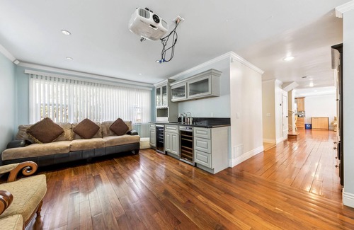 Tahoe Island House | Tahoe Keys Cozy Mountain Retreat 3BR, 3BA