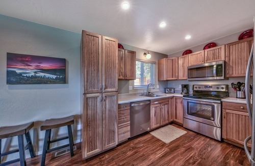 Al Tahoe House | Tahoe Retreat on the Meadow-Hot Tub, Views, A/C