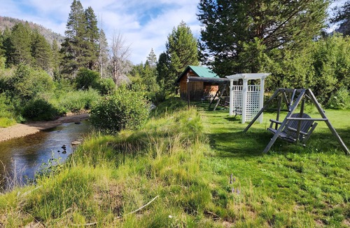Christmas Valley House | Tahoe River House with Hot Tub on private two riverfront acres