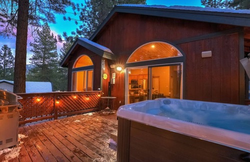 Pioneer Trail House | Tahoe Tranquility - Dogs + Hot tub + Ping Pong