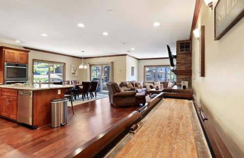 South Lake Tahoe House | Tahoe Woods Villa - Walk to Beach and Gondola - Heavenly Ski