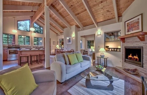McKinney Estates House | Tahoma Treehouse in Tahoma