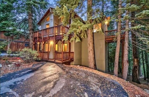 McKinney Estates House | Tahoma Treehouse in Tahoma