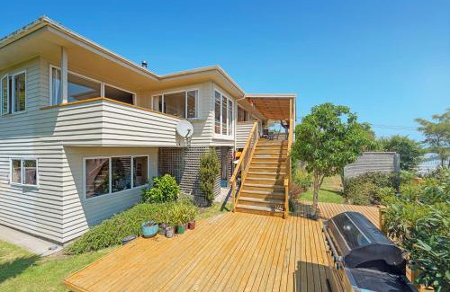 Tahunanui House | Tahuna Views - Spa Pool, Sea Views, Great for Kids