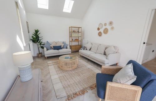 Amlwch House | Tai Porth Llechog Bungalow By Birch Stays