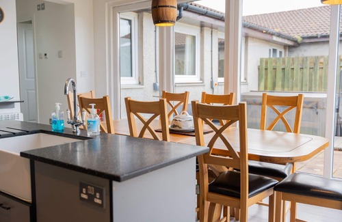 Oban House | Taigh Oban - sleeps 7 guests in 4 bedrooms