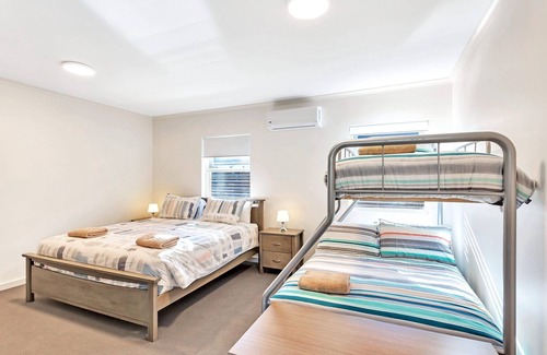 Seymour House | Tailem Bend Multi-Unit House: Accommodation up to 44 Guests in 22 Luxe Rooms