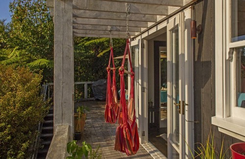 Tairua Cottage | TAIRUA TREEHOUSE - TAIRUA HOLIDAY HOME, family friendly in Tairua