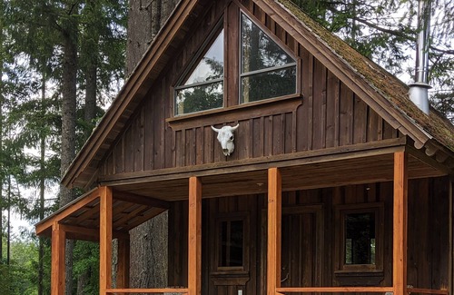 Regional District of Nanaimo Cottage | Takala Trails Ranch - The Chalet - Nanaimo