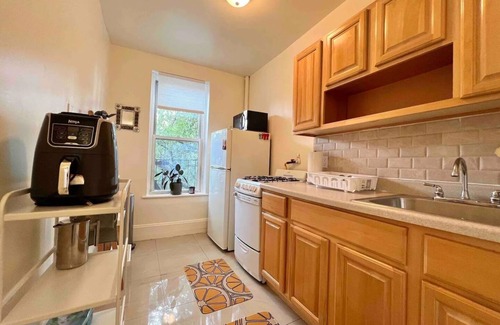 Bushwick Apartment | Take a break and unwind at this peaceful studio with multiple windows