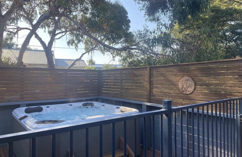 Anglesea House | Take a Spring Break - dog friendly and private outdoor spa