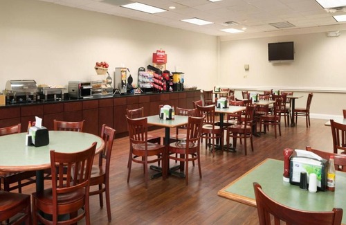 Tallahassee House | Take a Stroll at Myers Park! Relaxing Stay! Pets Allowed!