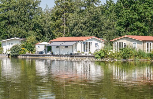 Oosterwolde House | Take a vacation right on the water!