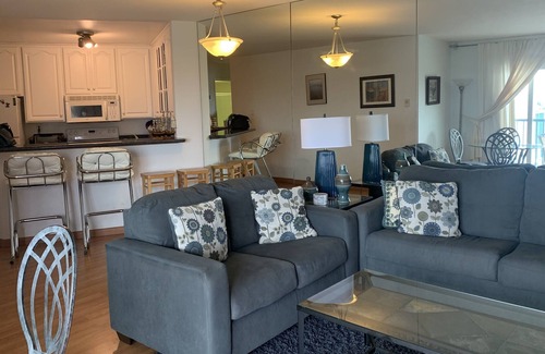 Hollywood Condo | Take Advantage of Our Spring Special! Book Now thru June and get a 15% discount!