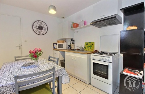 Lannebert House | Take advantage of the on-site spa, infrared sauna and tennis court shared with the adjoining gîte.