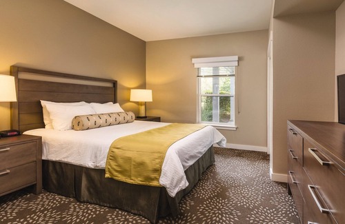 Windsor Resort | Take in the beautiful and distinctive wine country!