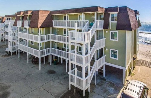 Kure Beach Condo | Take It E-Sea | Oceanfront + Community Pool!