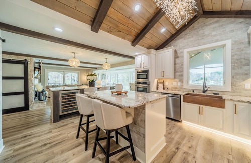 Denver House | Take it to the Bank! by AvantStay | New Pool + Hot Tub | Sleeps 16