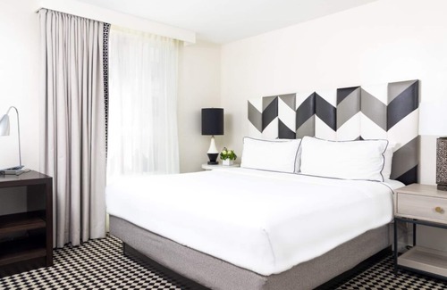 Norma Triangle Hotel | Take Pleasure in Los Angeles! 2 Modern Units! Striking City Views, Rooftop Pool!