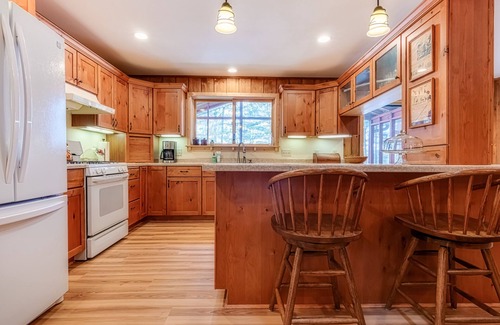 Webster Cabin | Tallkabin "Pine Cabin" - Mid-Century Pine Cabin under 2hrs from Minneapolis.