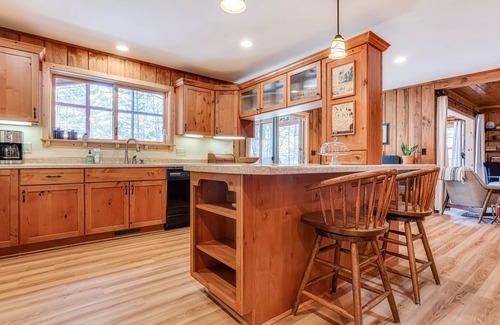 Webster Cabin | Tallkabin "Pine Cabin" - Mid-Century Pine Cabin under 2hrs from Minneapolis.