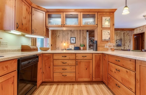 Webster Cabin | Tallkabin "Pine Cabin" - Mid-Century Pine Cabin under 2hrs from Minneapolis.