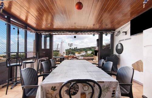 Santa Maria de Guia de Gran Canaria Villa | 'Talu' Holidays with Sea Views, Private Pool and Wi-Fi