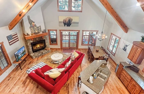 Tamarack Resort Cabin | Tamarack Chalet w/Hot Tub & Outdoor Fireplace
