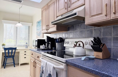 Englewood Condo | Tamarind – 2BR Condo with Lemon Bay Views