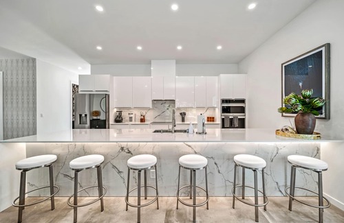 Arlington Park House | Tamiami Vice - Luxury Siesta Key Home with Heated Pool & Prime Location – Book Your Escape Today!