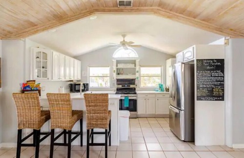 Ruskin House | Tampa Bay Waterfront Home-Pet Friendly-Hot Tub-Complimentary Kayaks