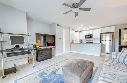 Carrollwood Condo | Tampa Condo w/ Pool Access: 9 Mi to Beach!
