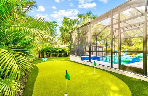 Old Seminole Heights House | Tampa Family Fun Pool Spa Grill Mini Golf & Games
