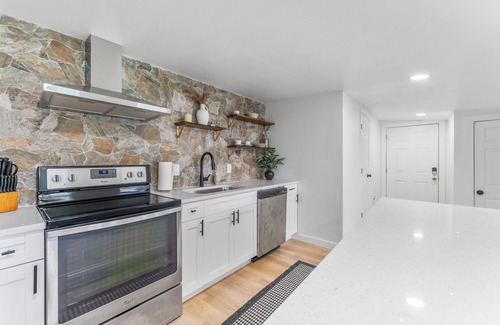 Egypt Lake-Leto Apartment | Tampa Lounge Oasis – Prime Spot Near Buccaneers Stadium,Airport & Moren