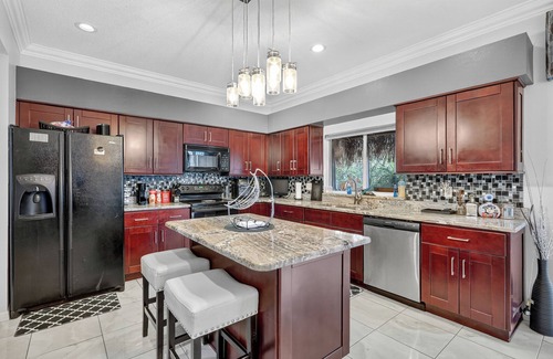 Brandon House | Tampa Luxury Estate: Pool, Theater, Fire Pit & Game Room- Sleeps 14+ in Brandon
