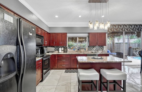 Brandon House | Tampa Luxury Estate: Pool, Theater, Fire Pit & Game Room- Sleeps 14+ in Brandon