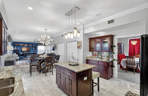 Brandon House | Tampa Luxury Estate: Pool, Theater, Fire Pit & Game Room- Sleeps 14+ in Brandon